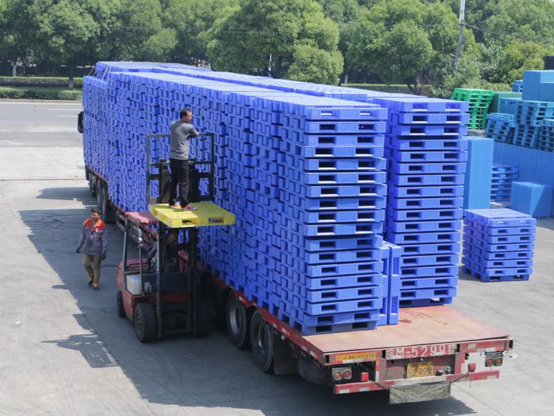 軒盛塑料托盤生產(chǎn)廠家-托盤出貨